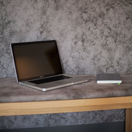 Laptop auf dem Schreibtisch
