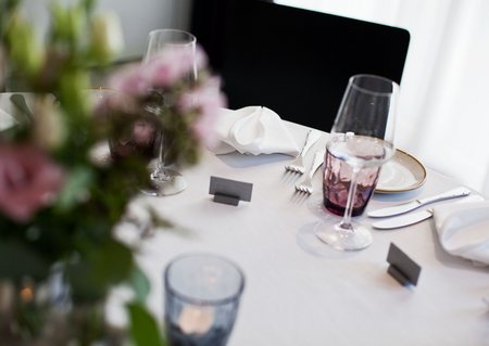 Tisch mit Platzkarten